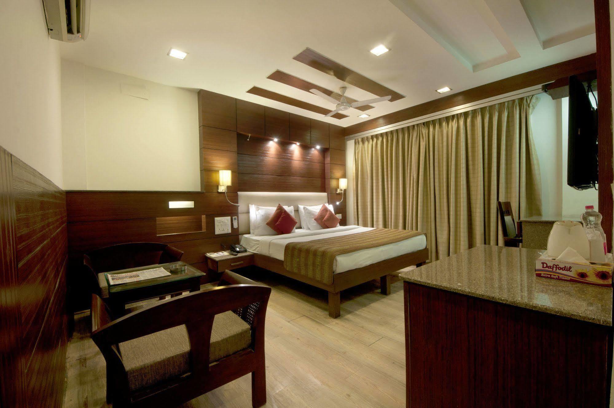 Hotel Amaltas International - Delhi-16 Új-Delhi Kültér fotó