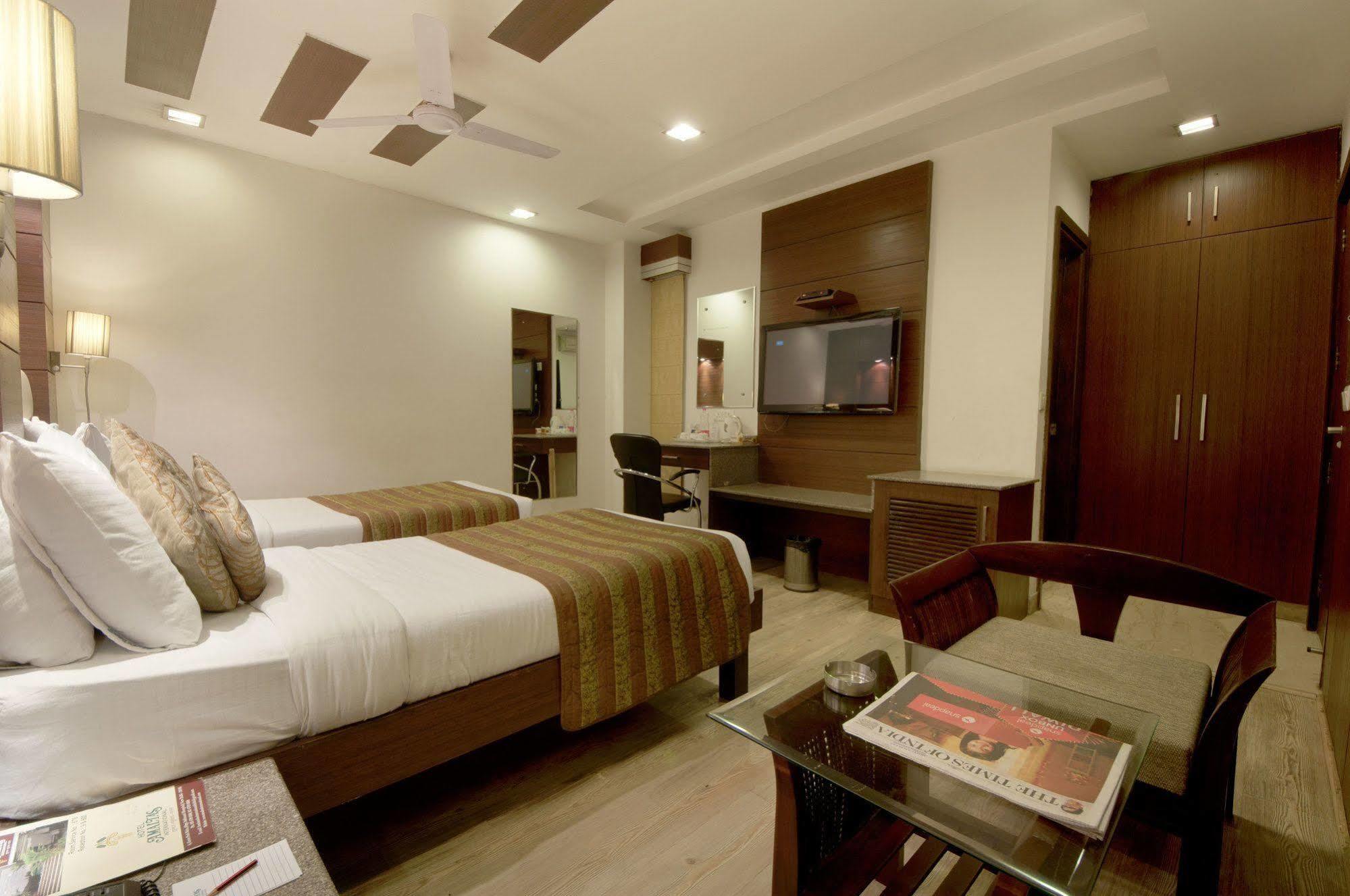 Hotel Amaltas International - Delhi-16 Új-Delhi Kültér fotó