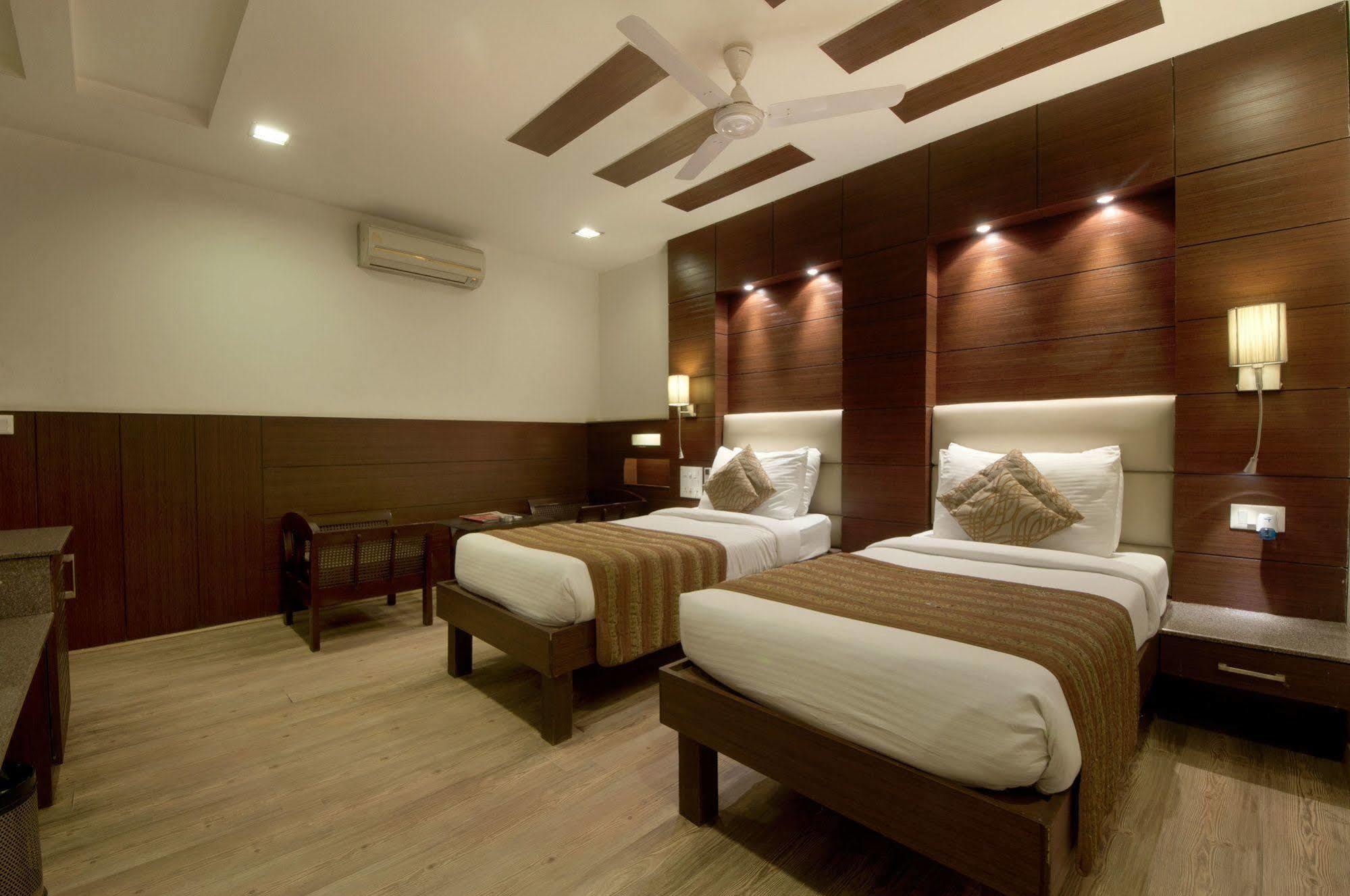 Hotel Amaltas International - Delhi-16 Új-Delhi Kültér fotó