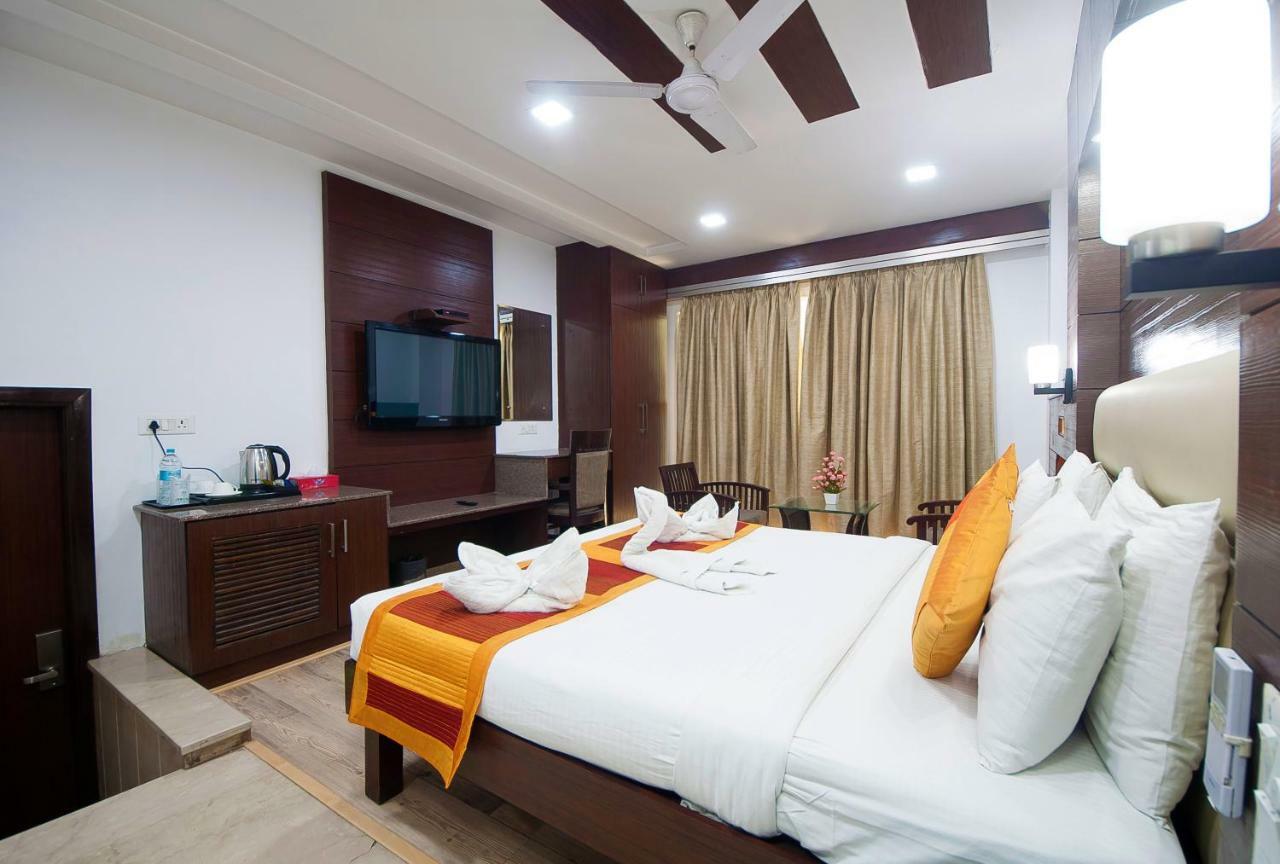 Hotel Amaltas International - Delhi-16 Új-Delhi Kültér fotó